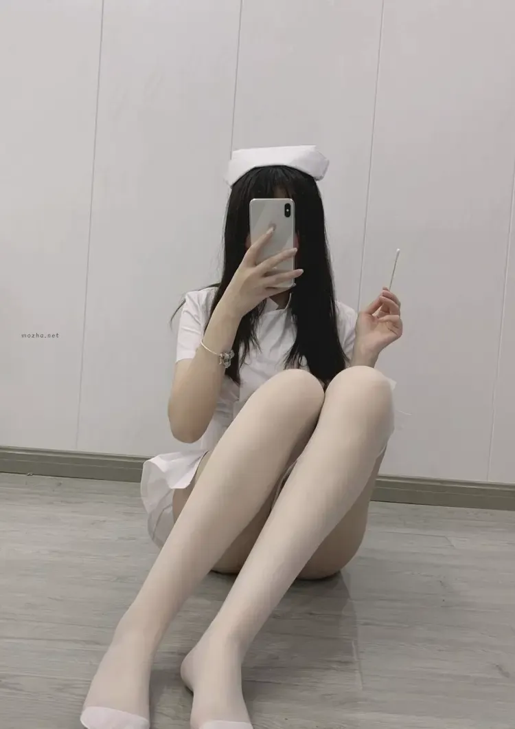 林扣弦 – 白丝小护士【8P】